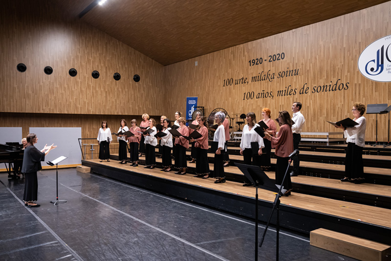 CORO DE MUJERES