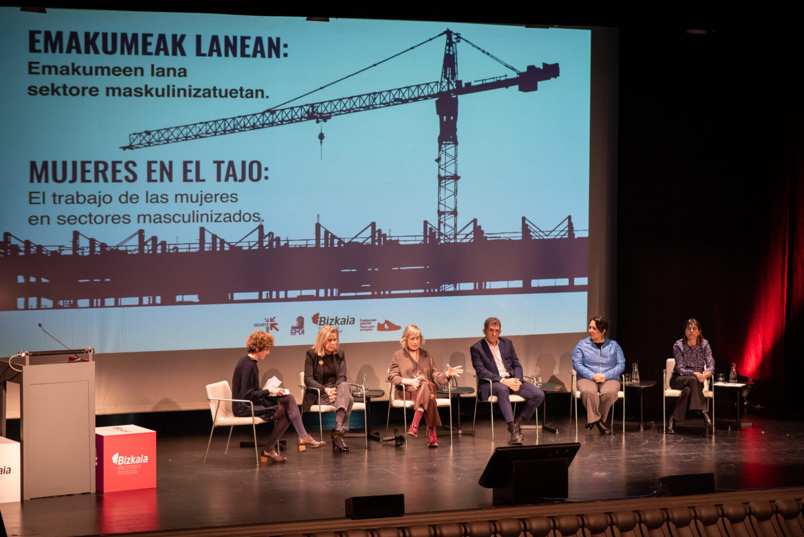 LAS MUJERES EN EL TAJO. El trabajo de las mujeres en sectores masculinizados.